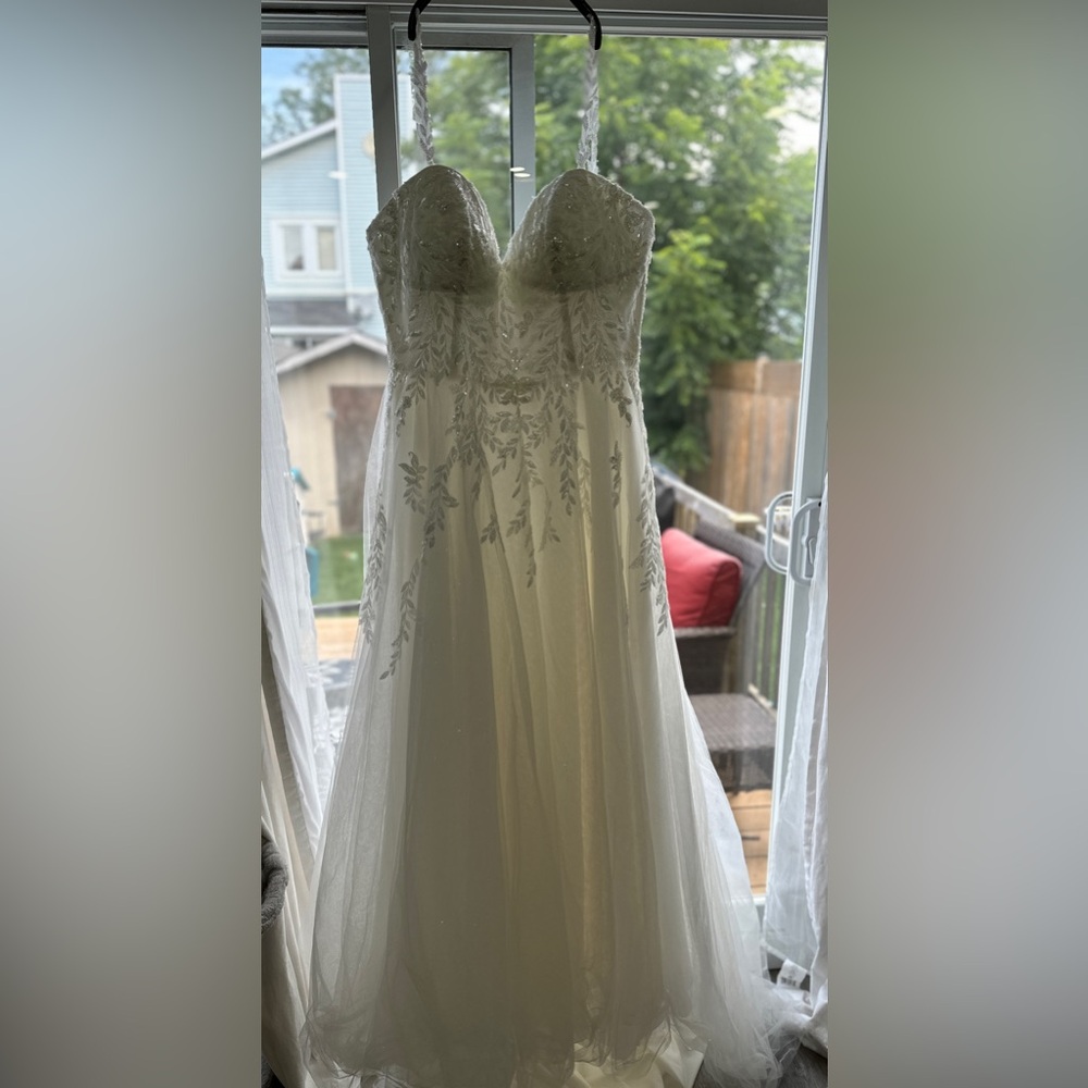 Stella York Wedding Dress (BRAND NEW)